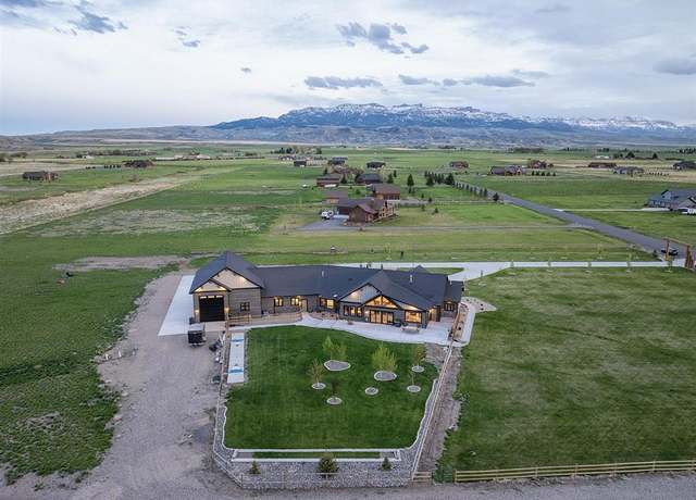 Property at 9 Patriot Dr, Cody, WY 82414, 3 beds, 2.5 baths