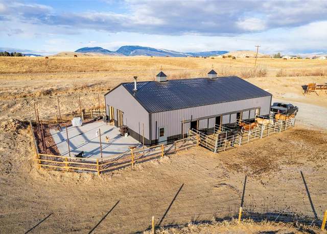 Property at 216 Road 3dx, Cody, WY 82414, 1 bed, 1.5 baths