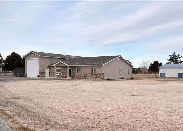 Property at 1101 Lane 11 Ln, Powell, WY 82435, 3 beds, 2.5 baths