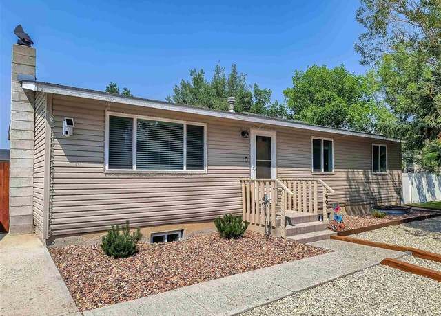 Property at 601 8th St, Cody, WY 82414, 5 beds, 2 baths