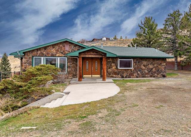 Property at 604 Date St, Cody, WY 82414, 4 beds, 3.5 baths