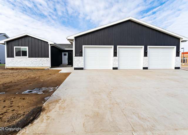 Property at 513 Layton Way, Gillette, WY 82716, 4 beds, 2.5 baths
