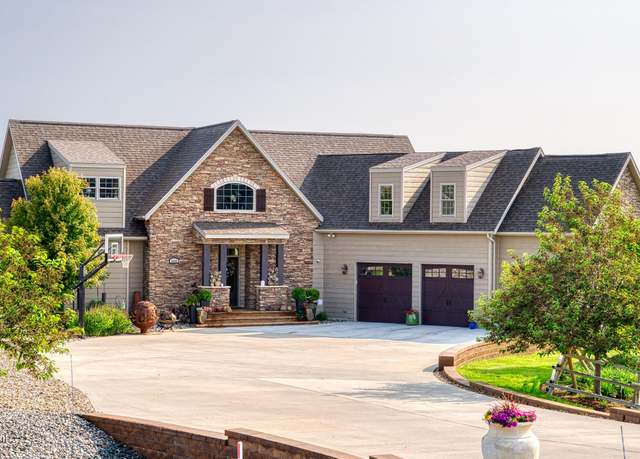 Property at 4000 Overdale Dr, Gillette, WY 82718, 5 beds, 3.5 baths