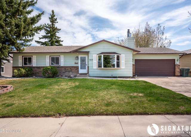Property at 909 Clarion Dr, Gillette, WY 82718, 4 beds, 3 baths