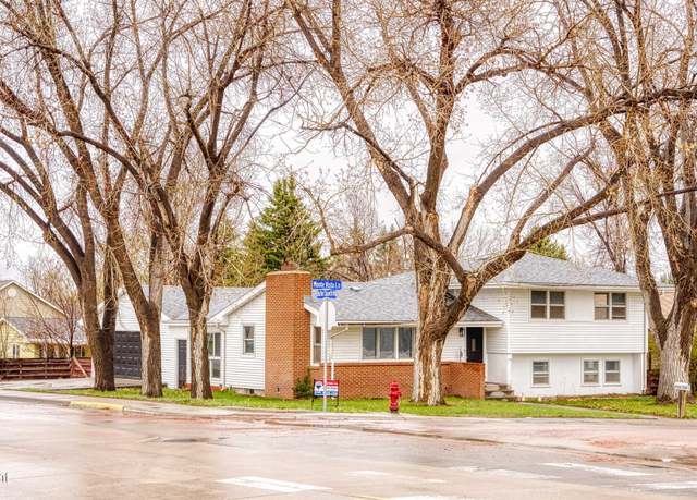 Property at 1500 Monte Vista Ln, Gillette, WY 82716, 4 beds, 1.5 baths