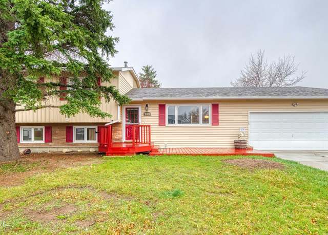 Property at 102 Sequoia Dr, Gillette, WY 82718, 3 beds, 2 baths