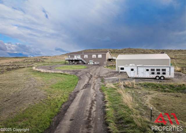 Property at 39 Dry Creek Dr, Moorcroft, WY 82721, 5 beds, 4 baths