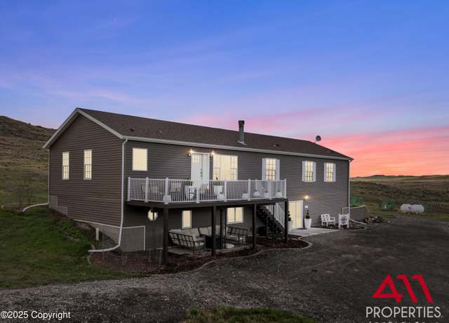 Property at 39 Dry Creek Dr, Moorcroft, WY 82721, 5 beds, 4 baths