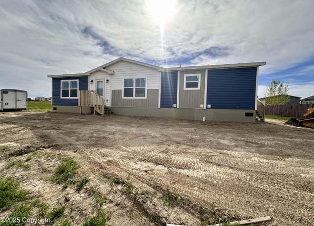 Property at 1511 Lemoncreek Ct, Gillette, WY 82716, 3 beds, 2 baths