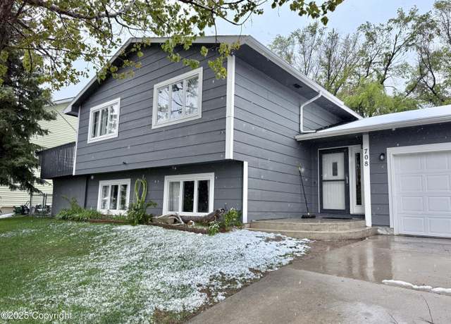 Property at 708 Fairway Dr, Gillette, WY 82718, 4 beds, 2.5 baths