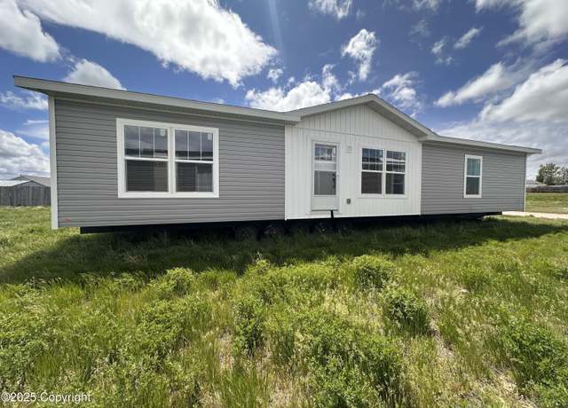 Property at 1505 Lemoncreek, Gillette, WY 82716, 3 beds, 2 baths