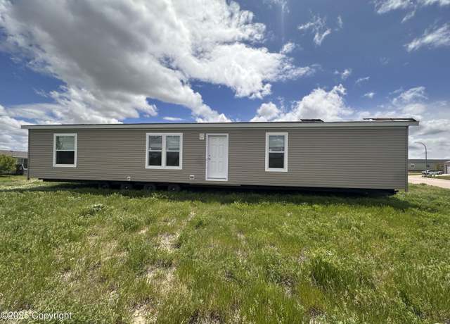 Property at 1607 Orangecreek Dr, Gillette, WY 82716, 3 beds, 2 baths