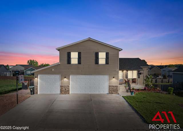 Property at 1304 Estes Ln, Gillette, WY 82716, 3 beds, 2.5 baths