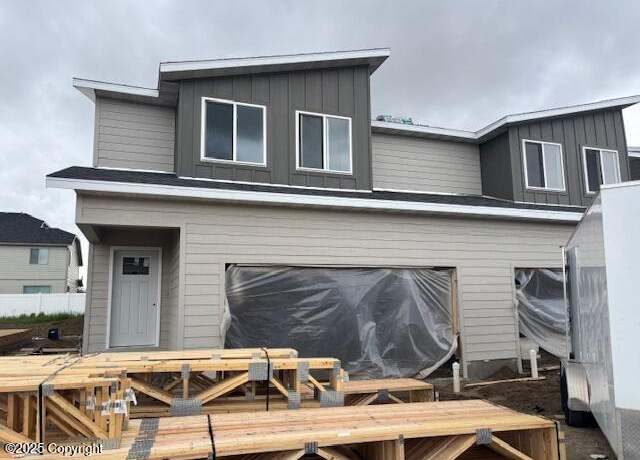 Property at 3220 Decoy Ave, Gillette, WY 82718, 3 beds, 2.5 baths