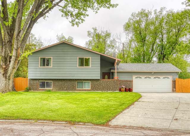 Property at 62 American Ln, Gillette, WY 82716, 4 beds, 2 baths