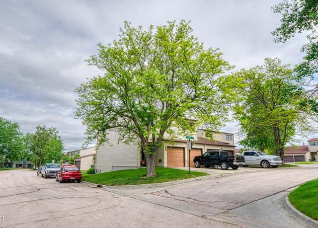 Property at 1041 Teton Cir, Gillette, WY 82716, 3 beds, 2 baths