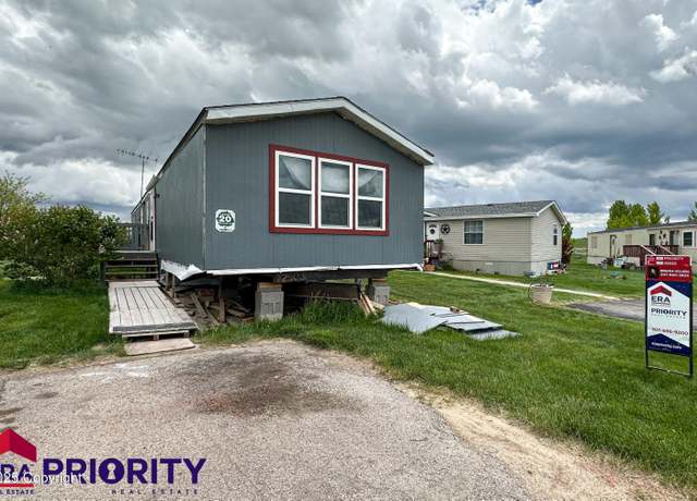Property at 20 Mercantile Dr, Gillette, WY 82718, 3 beds, 2 baths