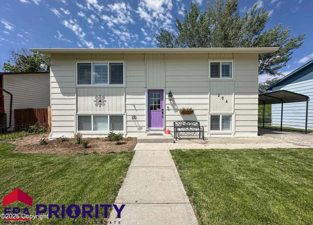 Property at 204 W Juniper Ln, Gillette, WY 82718, 3 beds, 2 baths