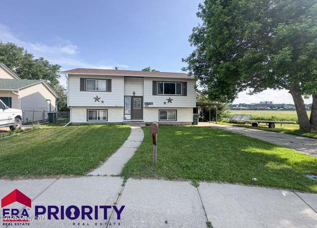 Property at 109 W Sunset Dr, Gillette, WY 82716, 4 beds, 2 baths