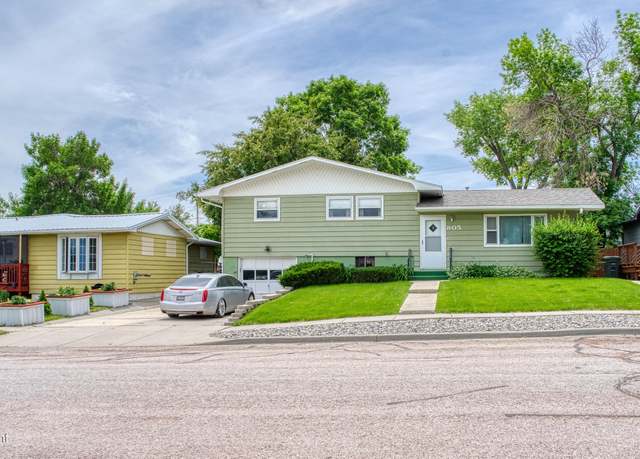 Property at 805 Tenth St W, Gillette, WY 82716, 4 beds, 2.5 baths