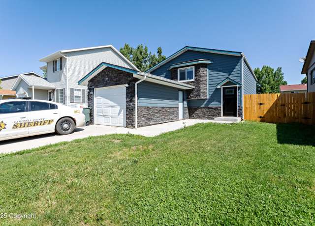 Property at 212 W Laurel St, Gillette, WY 82718, 4 beds, 2 baths