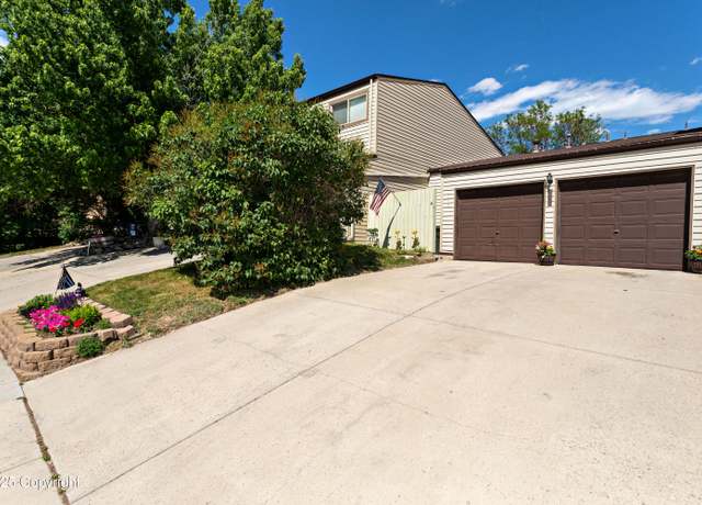 Property at 905 Gurley Ave S, Gillette, WY 82716, 2 beds, 1.5 baths
