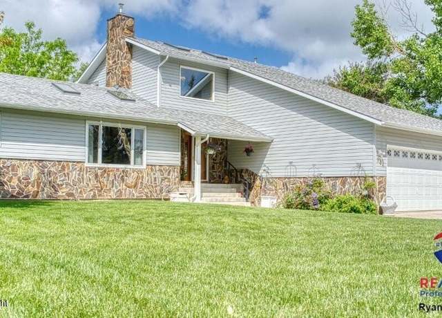 Property at 904 Clarion Dr, Gillette, WY 82718, 4 beds, 3 baths
