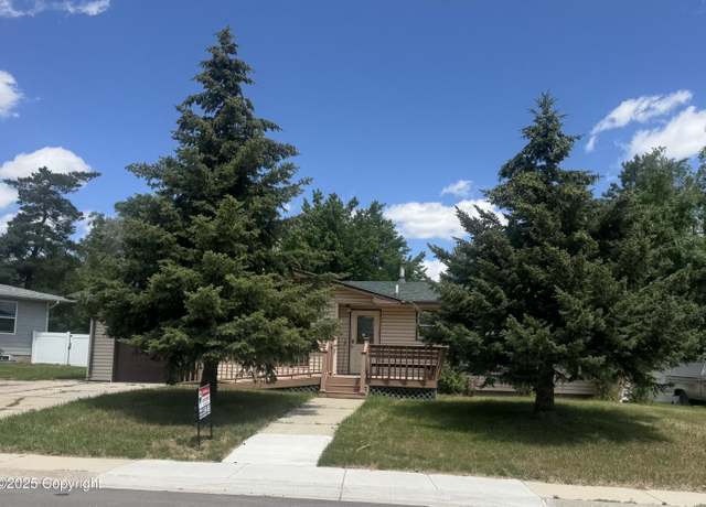 Property at 421 Prairieview Dr, Gillette, WY 82716, 3 beds, 2 baths