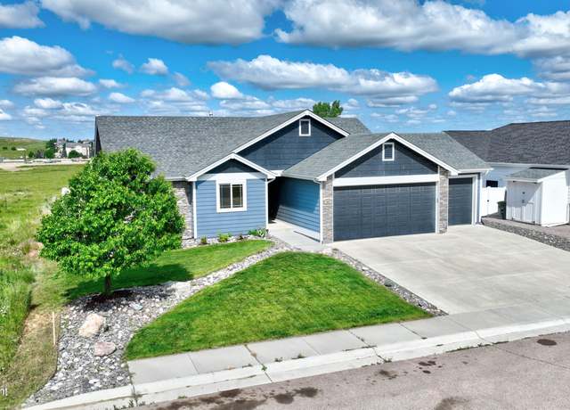 Property at 30 Spencer Ln, Gillette, WY 82718, 5 beds, 3 baths