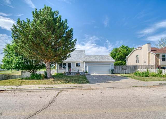 Property at 428 Walnut St W, Gillette, WY 82718, 3 beds, 3 baths