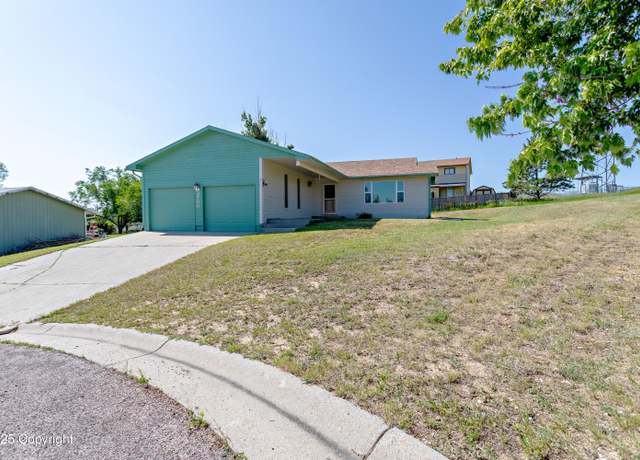 Property at 2706 Needle Ct, Gillette, WY 82718, 3 beds, 2 baths