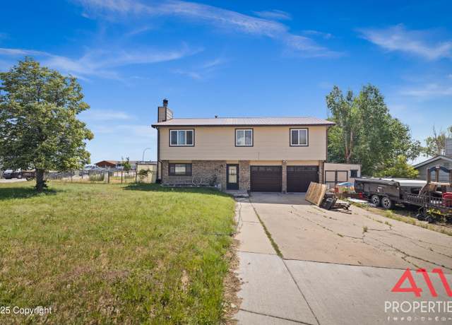 Property at 812 Ventura Dr, Gillette, WY 82716, 3 beds, 1.5 baths