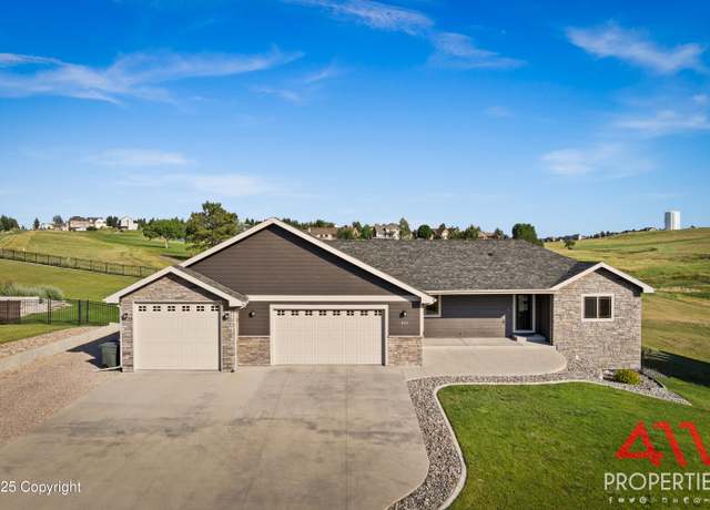 Property at 205 Mountain Shadow Dr, Gillette, WY 82718, 5 beds, 3 baths