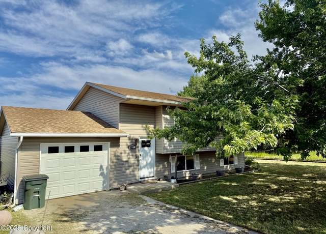 Property at 917 Cherry Ln, Gillette, WY 82716, 4 beds, 2 baths