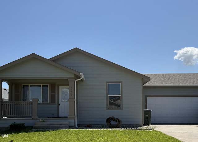 Property at 1665 Pathfinder Cir, Gillette, WY 82716, 3 beds, 2 baths