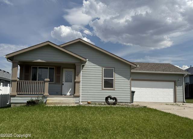 Property at 1665 Pathfinder Cir, Gillette, WY 82716, 3 beds, 2 baths