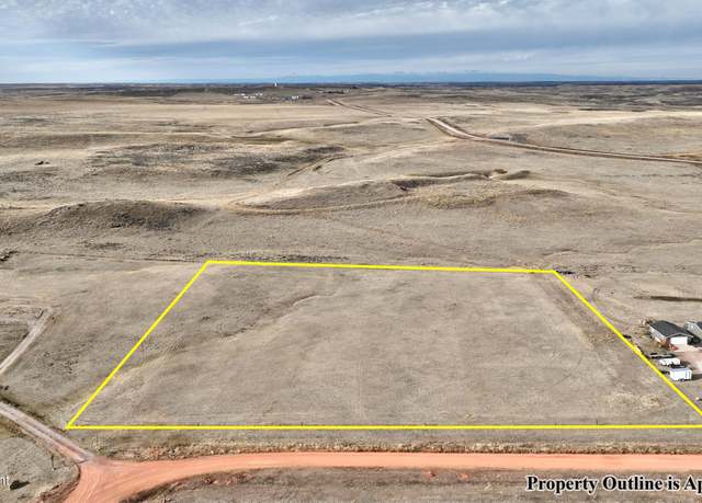 Property at 600 Foxrun Dr, Gillette, WY 82716