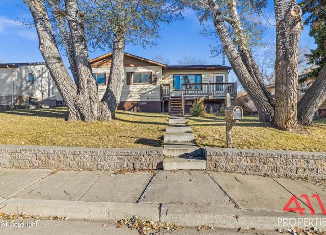 Property at 1009 S Richards Ave, Gillette, WY 82716, 4 beds, 2 baths