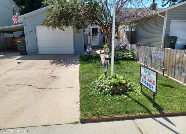 Property at 300 E Laurel St E, Gillette, WY 82718, 3 beds, 1.5 baths