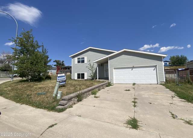Property at 3317 Georgia Cir, Gillette, WY 82718, 3 beds, 2 baths