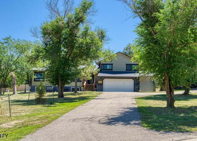 Property at 10 Doe Ct, Gillette, WY 82718, 5 beds, 3 baths