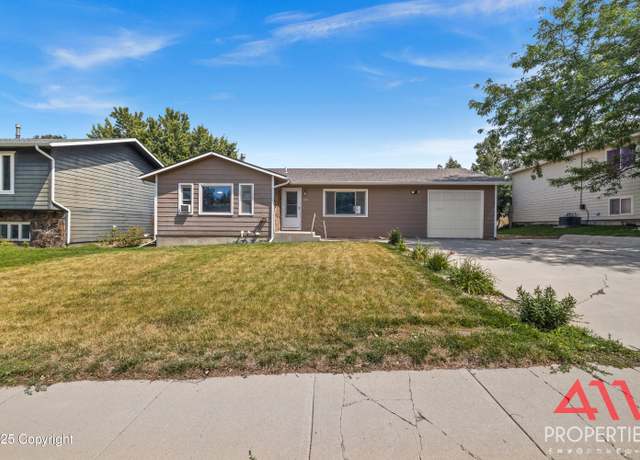 Property at 1103 Overdale Dr, Gillette, WY 82718, 4 beds, 3 baths