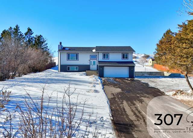 Property at 7830 Rimrock Dr, Gillette, WY 82718, 4 beds, 2.5 baths