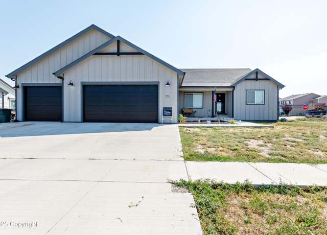 Property at 71 Saint Andrews Ln, Gillette, WY 82718, 3 beds, 2 baths