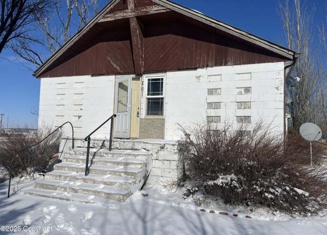 Property at 801 Division St, Upton, WY 82730, 1 bed, 1.5 baths