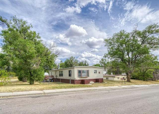 Property at 707 S Richards Ave, Gillette, WY 82716, 3 beds, 2 baths