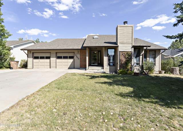 Property at 3305 Kinner Dr, Gillette, WY 82718, 4 beds, 3 baths