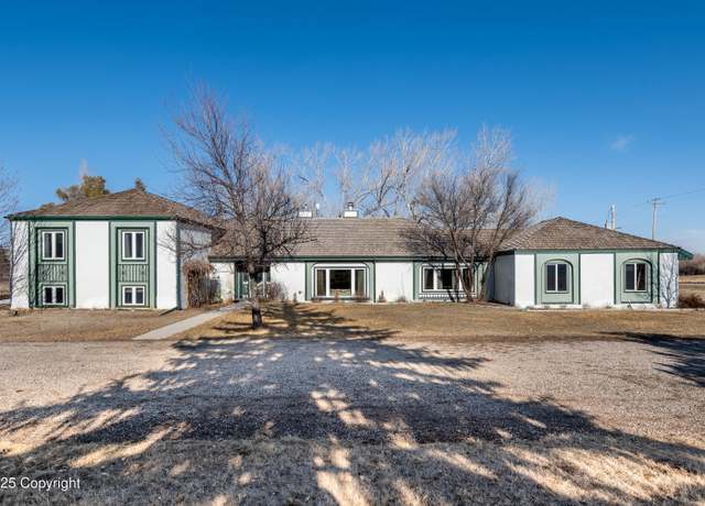 Property at 4103 Mesa Verde Dr, Gillette, WY 82718, 5 beds, 3.5 baths
