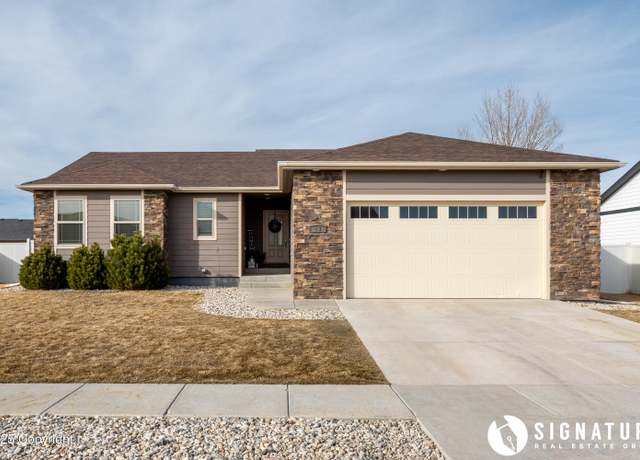 Property at 52 Wolf Creek Ln, Gillette, WY 82718, 5 beds, 3 baths