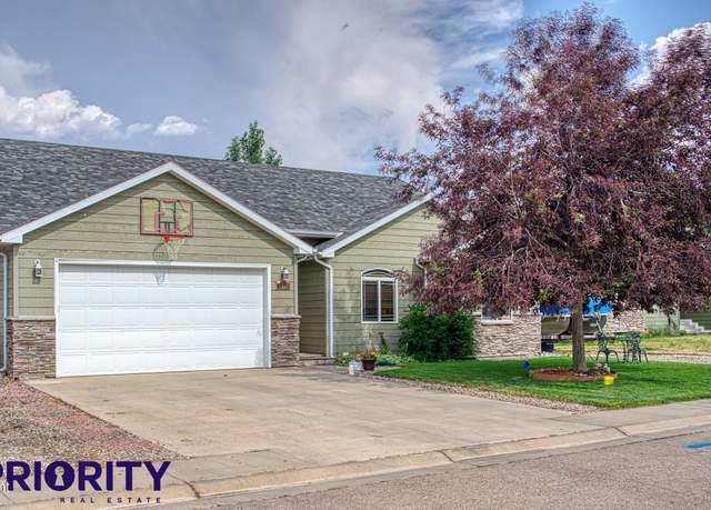 Property at 1405 Carmel Ct, Gillette, WY 82716, 5 beds, 3 baths